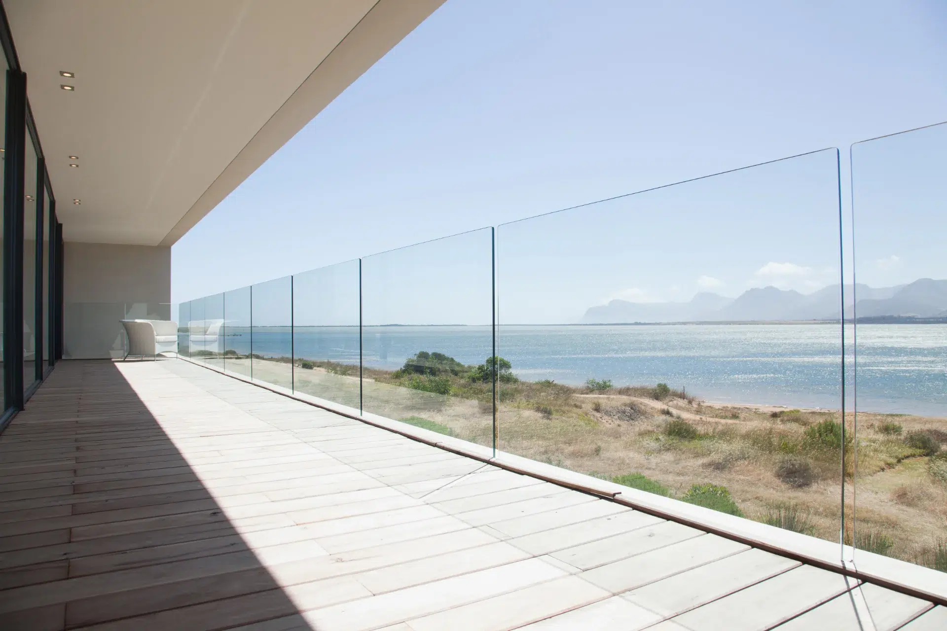 VLX 120 Glass Railing System in Three Lakes, FL | Sightline Windows & Doors Three Lakes - detail 1